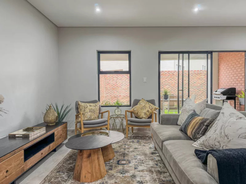 contact img1 - Leogem Property Projects