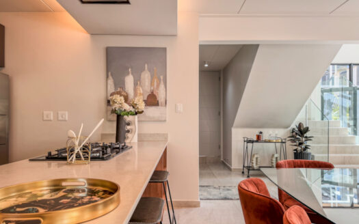 Mandarin Bryanston, Leogem