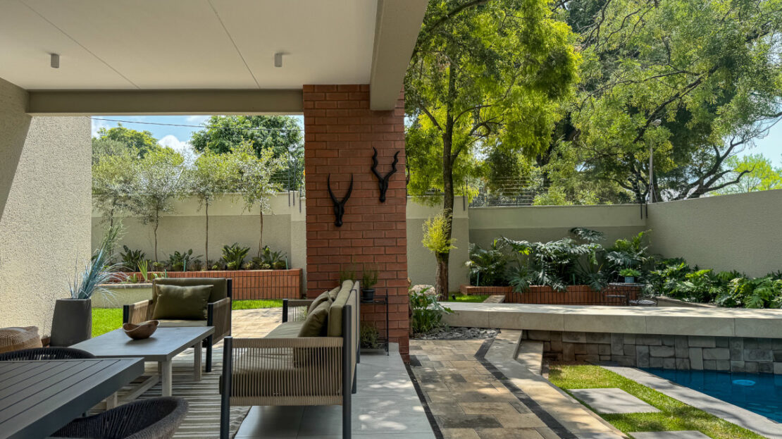 Omega 248m2 full-title home in Bryanston